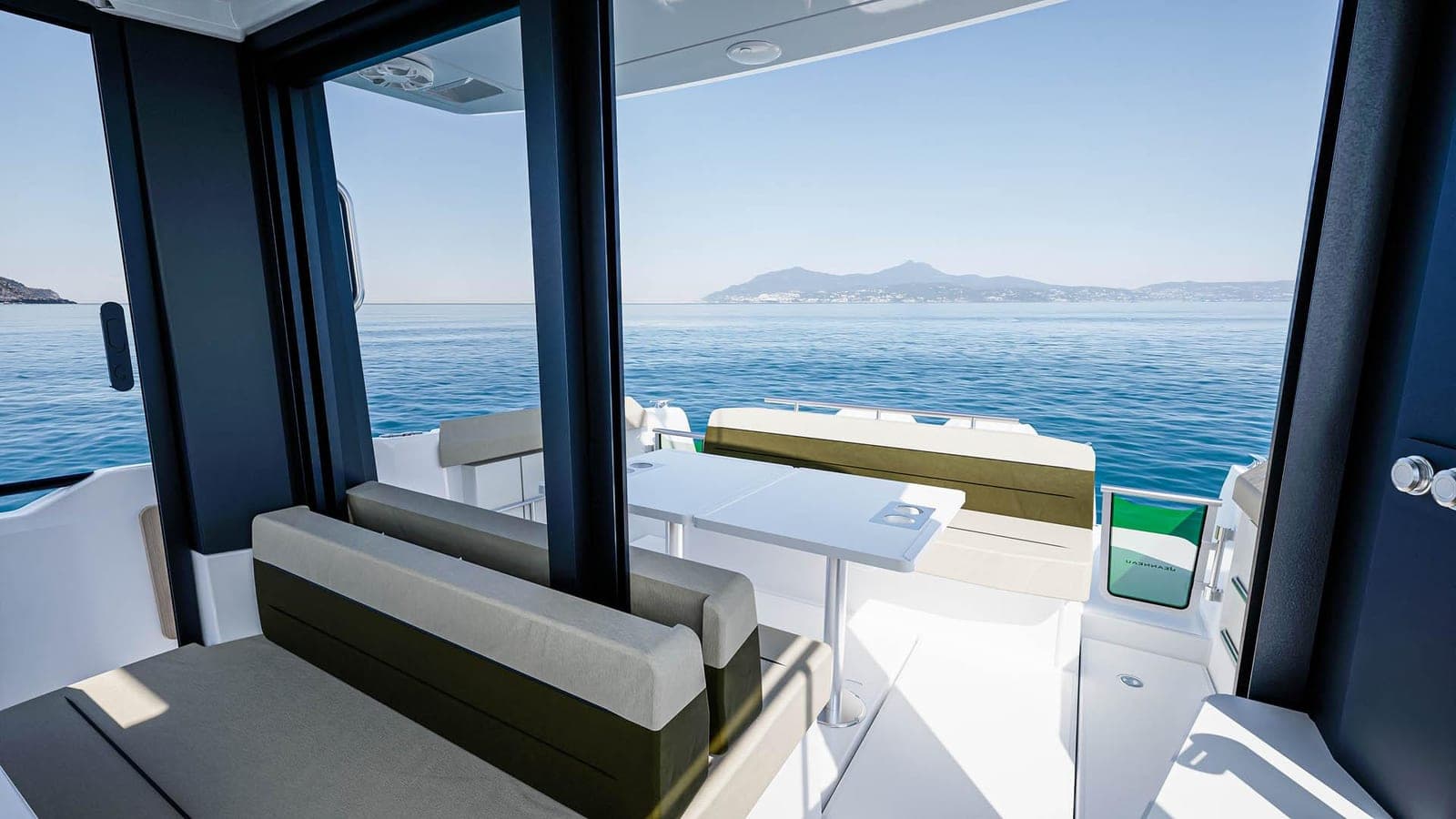 Deck saloon, EX 34 Cabin