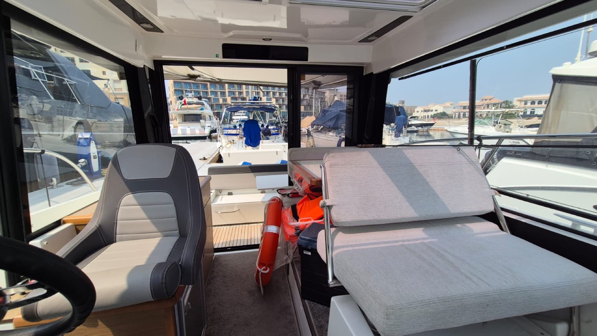 Deck saloon, Jeanneau Merry Fisher 895