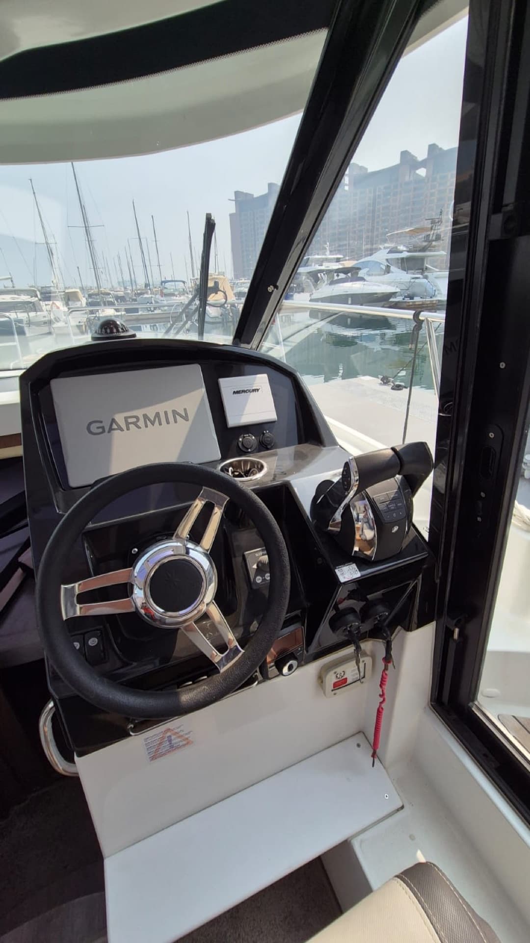 Helm, Jeanneau Merry Fisher 895