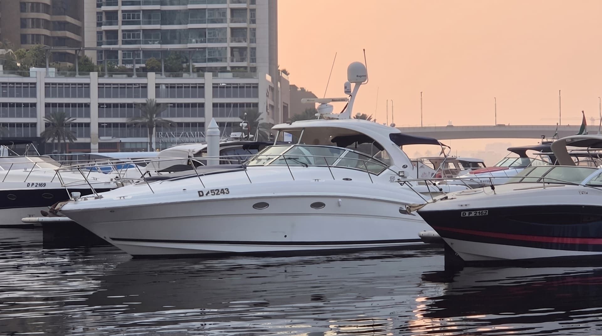 Sea Ray 390 Sundancer - second view