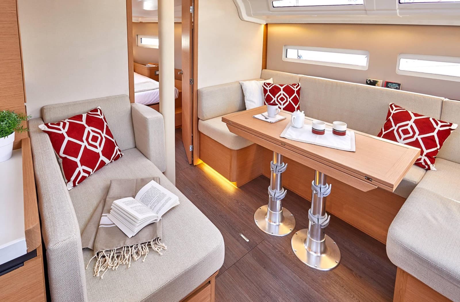 Saloon, Sun Odyssey 410