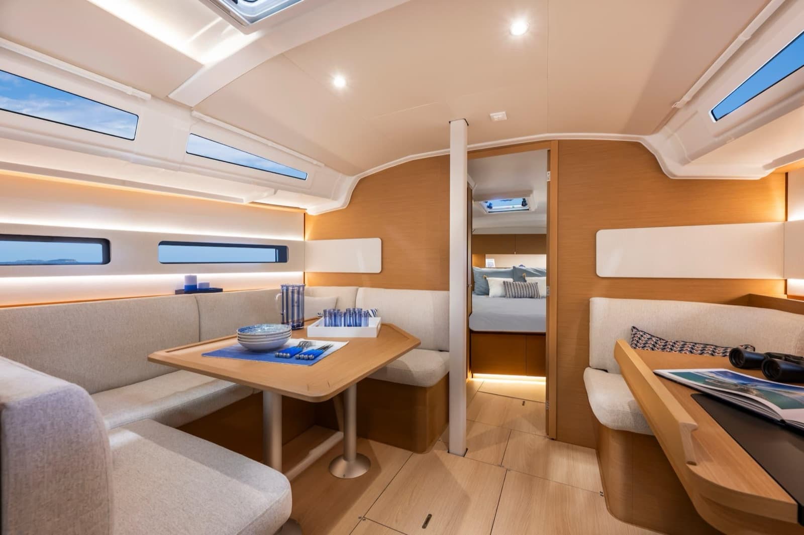 Saloon, Sun Odyssey 415